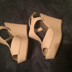 Wedge nude